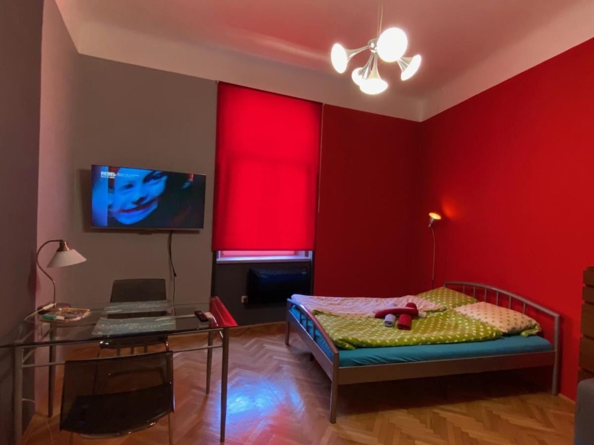 Apartment B42 Bed And Cafe Prag Exteriör bild