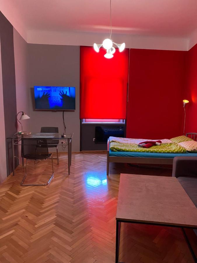 Apartment B42 Bed And Cafe Prag Exteriör bild
