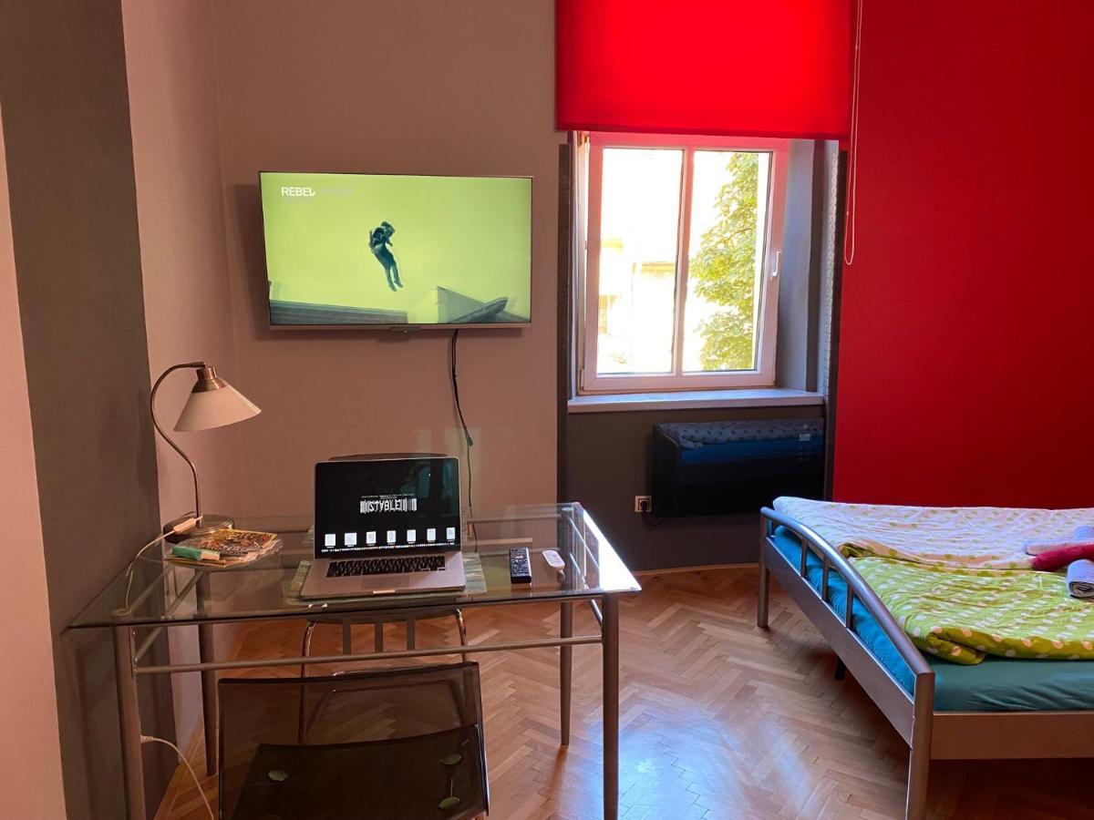 Apartment B42 Bed And Cafe Prag Exteriör bild