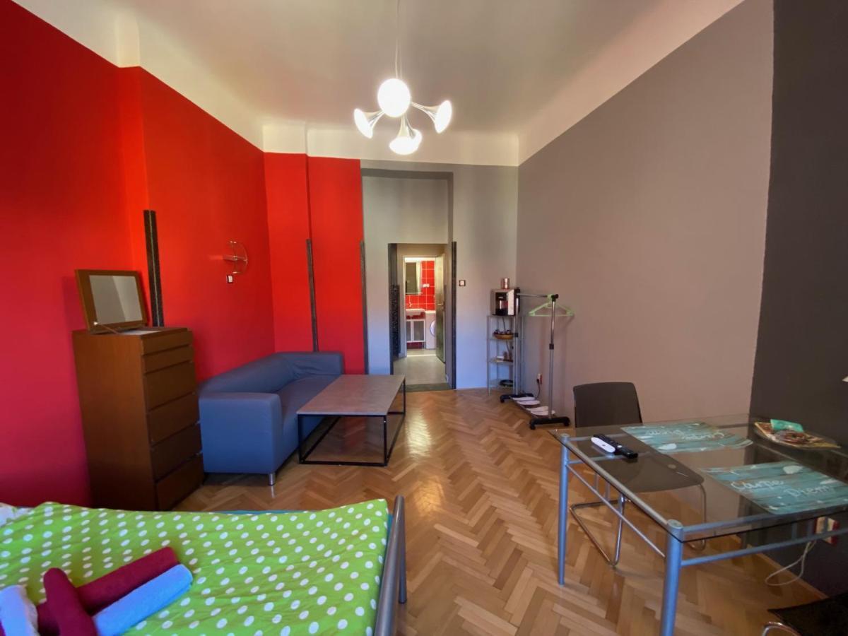 Apartment B42 Bed And Cafe Prag Exteriör bild
