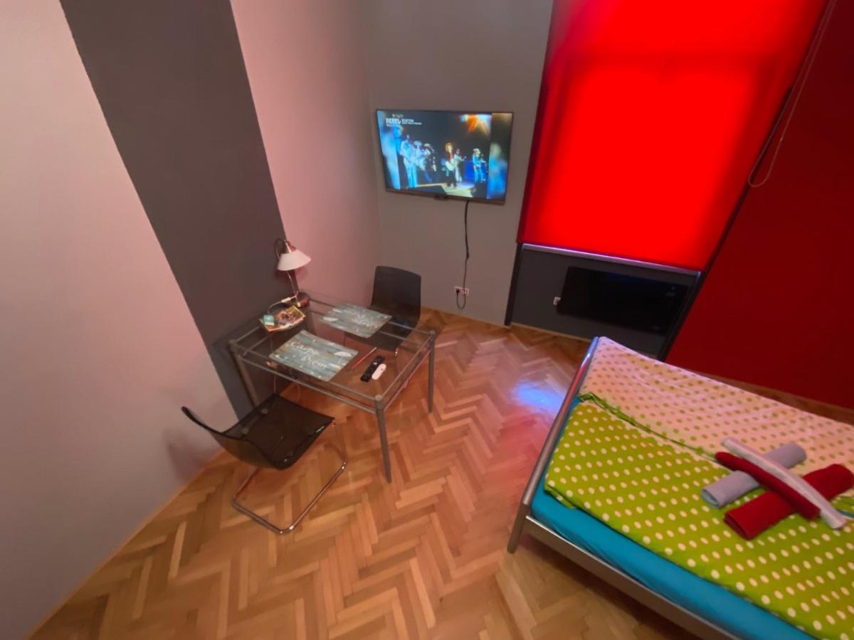 Apartment B42 Bed And Cafe Prag Exteriör bild