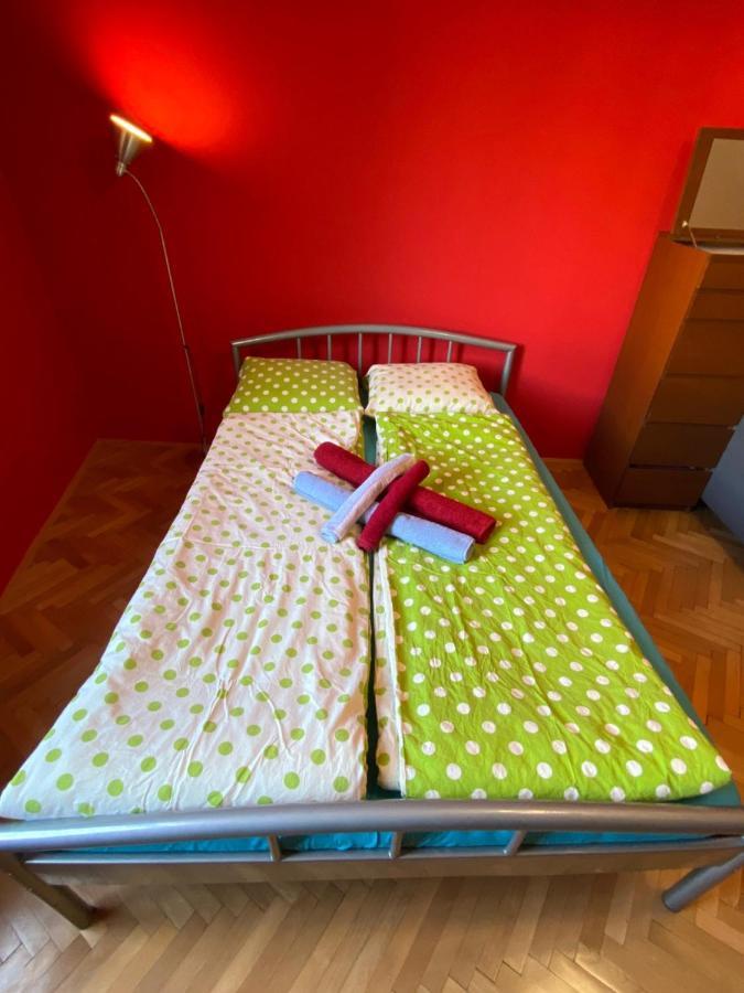 Apartment B42 Bed And Cafe Prag Exteriör bild