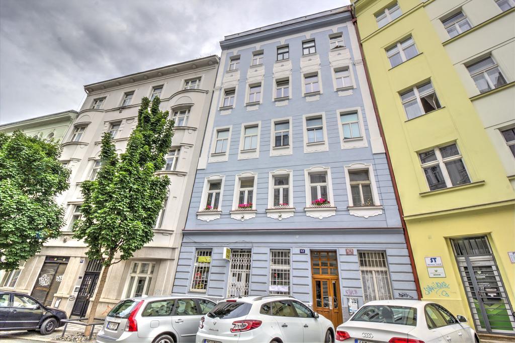 Apartment B42 Bed And Cafe Prag Exteriör bild